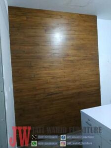 harga dinding kayu minimalis, wood art,wood drop kayu jati,jual pelapis dinding kayu,interior dinding ruang tamu,ornamen dinding,aksesoris dinding,interior cafe,furniture cafe,dinding kayu,dinding backdrop kayu jati,dinding kayu jati,dinding backdrop kayu